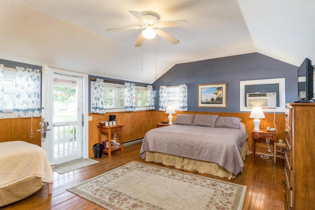 Highland Lake Inn & Resort - Flat Rock - Image 4