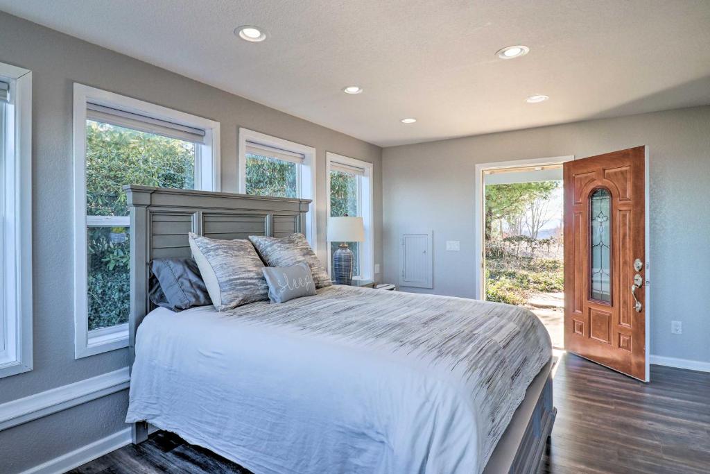 Near Hiking Trails Luxe Canton Getaway with Grill - Image 7