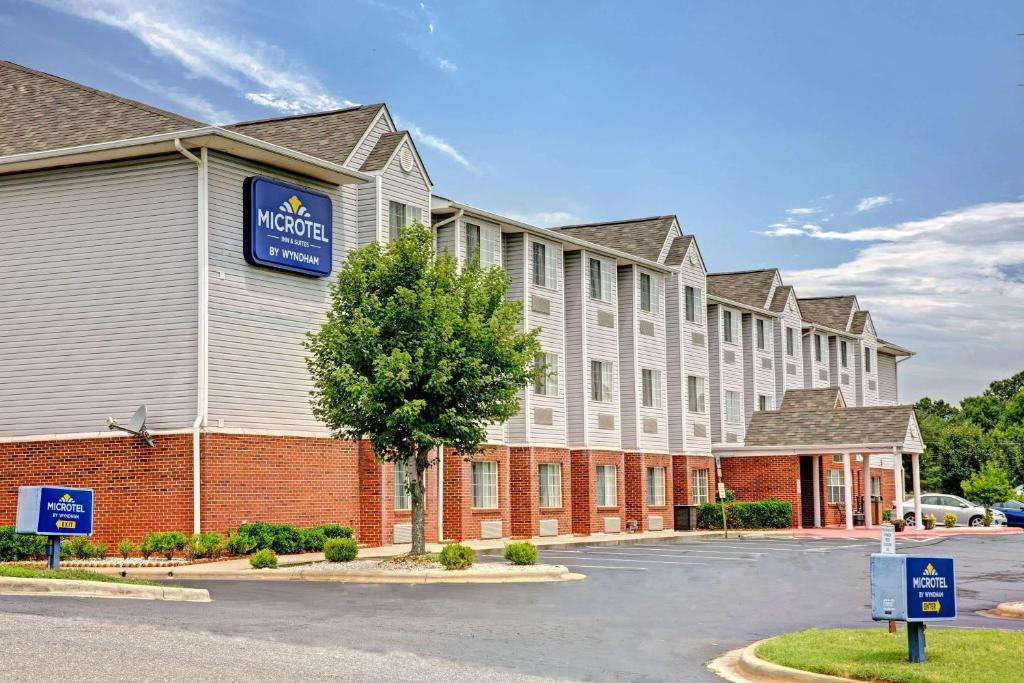 Microtel Inn & Suites by Wyndham Statesville - Image 6