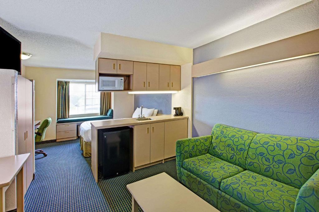 Microtel Inn & Suites by Wyndham Statesville - Image 4