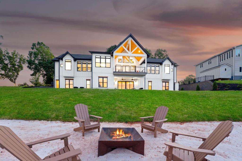 Hogan Crest - Image 7