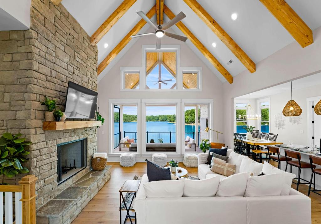 Hogan Crest - Image 4