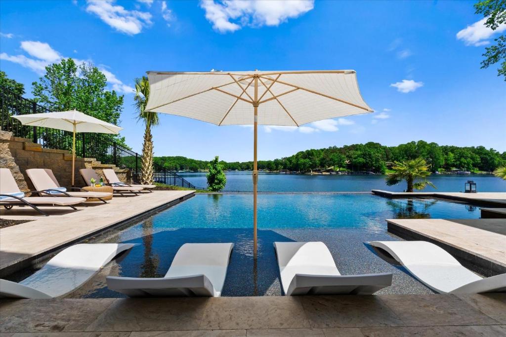 Hogan Crest - Image 5