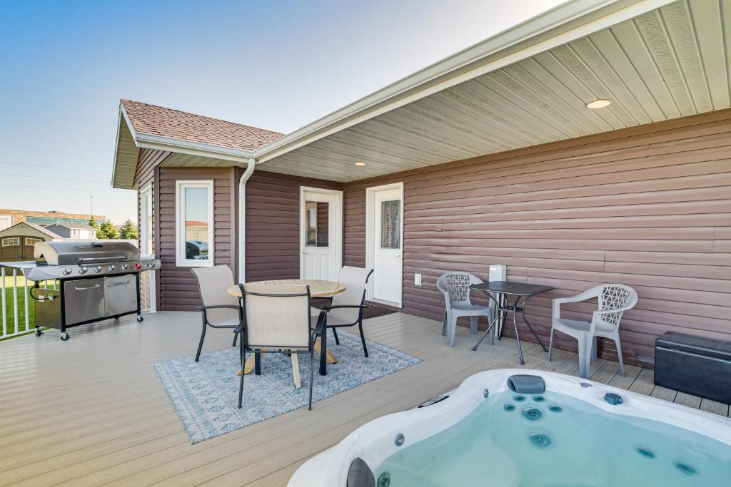 Hot Tub and Fenced Yard Spacious Fargo Home!