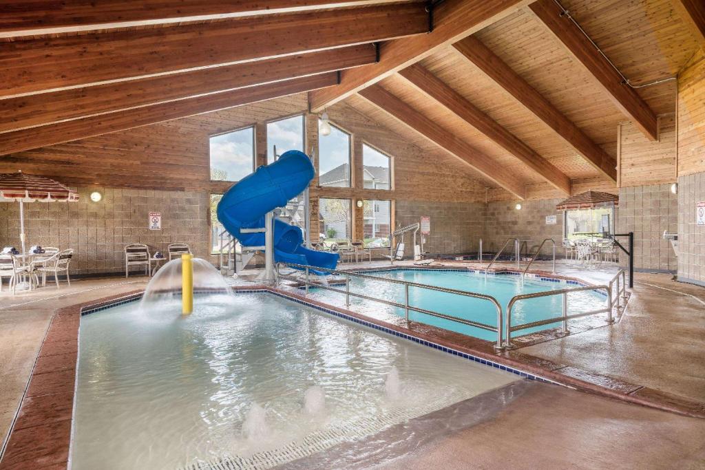 AmericInn by Wyndham Fargo West Acres - Image 6