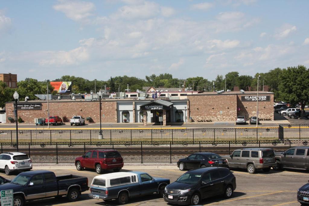 Gladstone Inn and Suites - Image 6