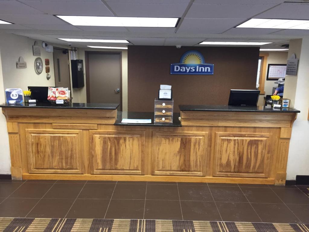 Days Inn by Wyndham Bismarck - Image 8