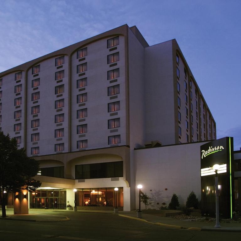 Radisson Hotel Bismarck - Image 7