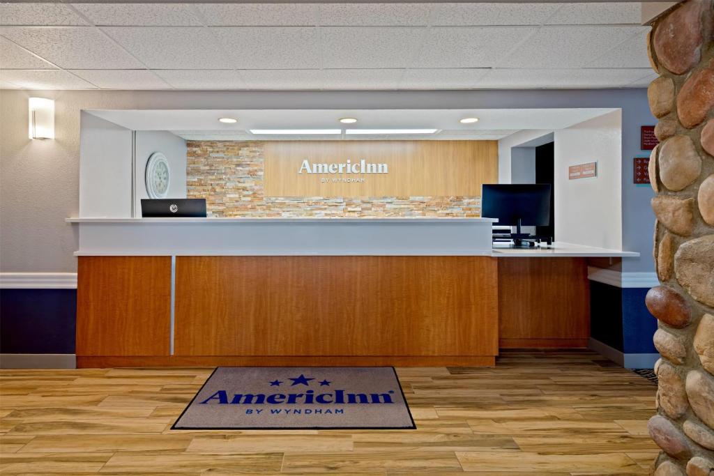 AmericInn by Wyndham Bismarck - Image 8