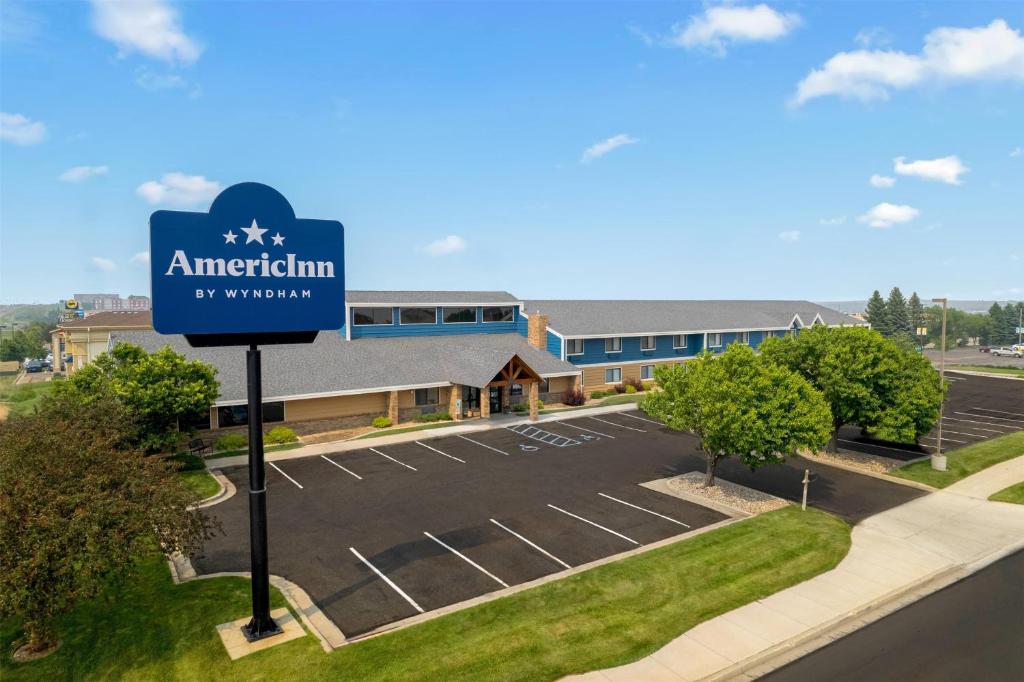 AmericInn by Wyndham Bismarck - Image 7