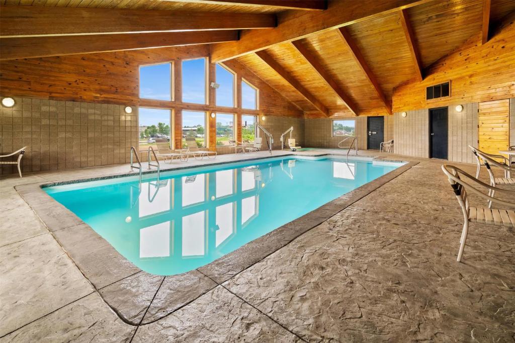 AmericInn by Wyndham Bismarck - Image 4