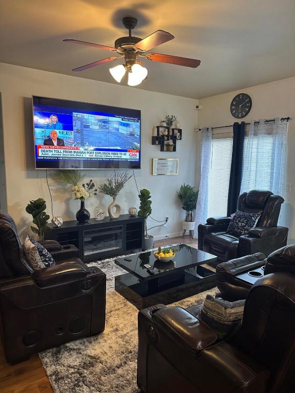 Entire 3bedrooms 2bathrooms exquisite house