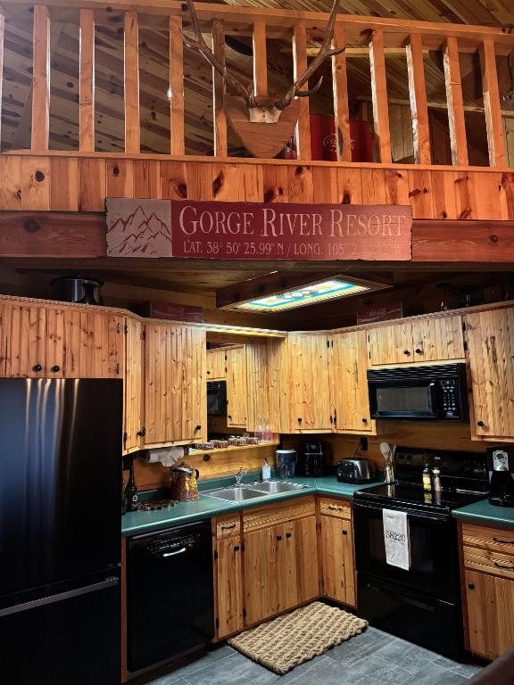 Rustic 5 Bedroom Gorge River Resort - Image 4