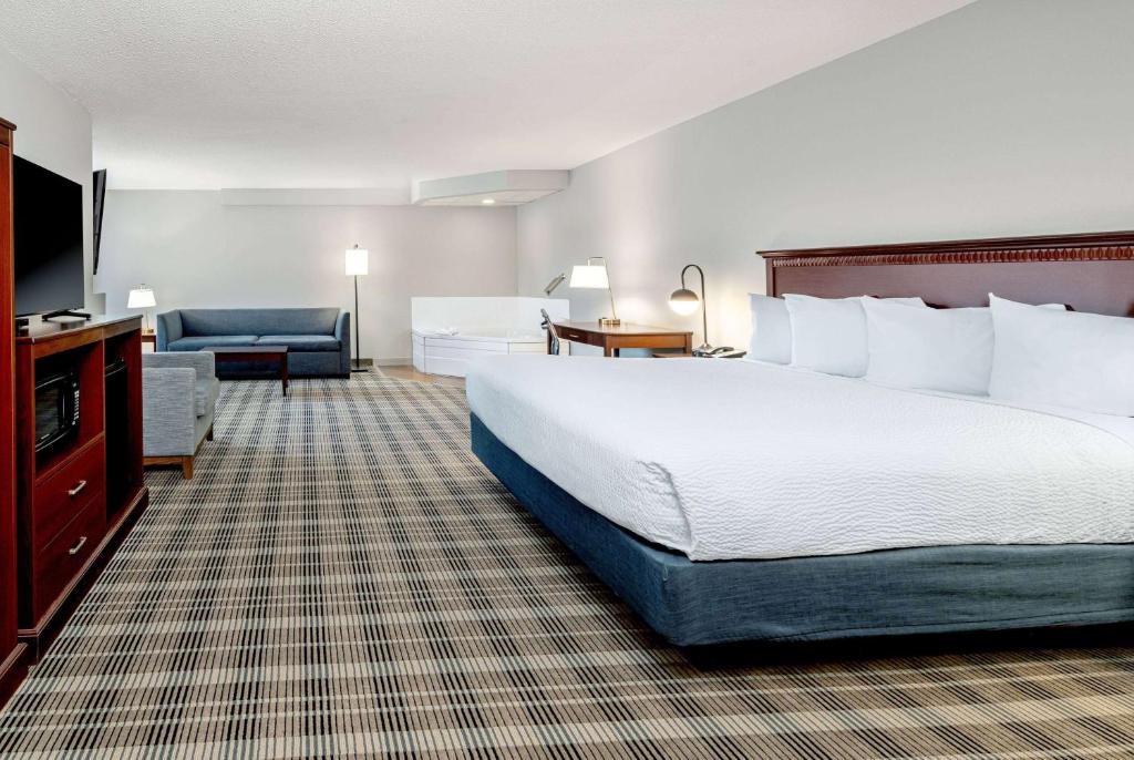 AmericInn by Wyndham Valley City Conference Center