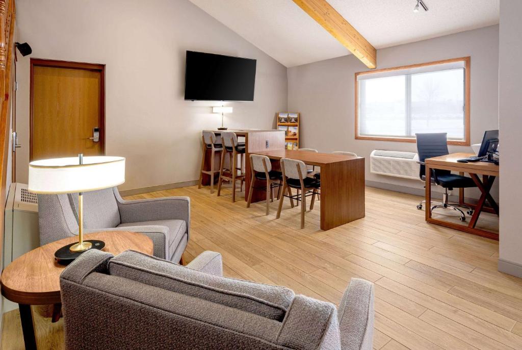 AmericInn by Wyndham Valley City Conference Center - Image 4