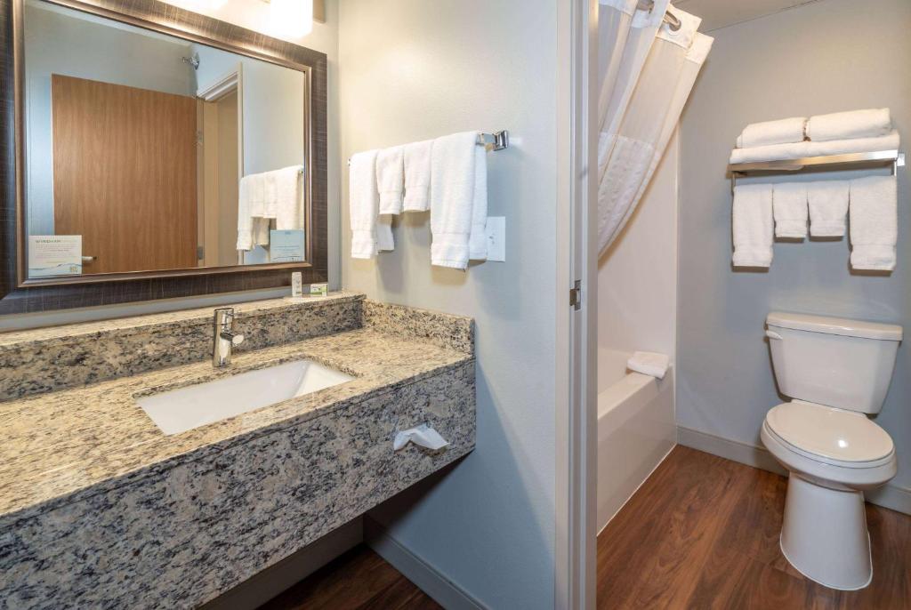 Hot Tub (Jacuzzi) - Photo 3