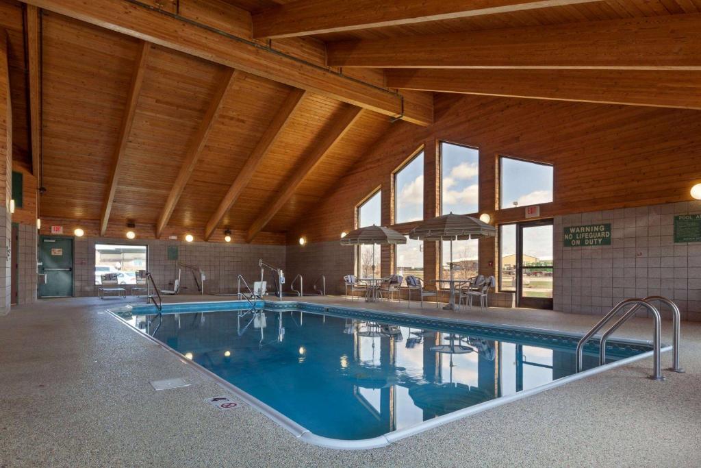 AmericInn by Wyndham Valley City Conference Center - Image 6