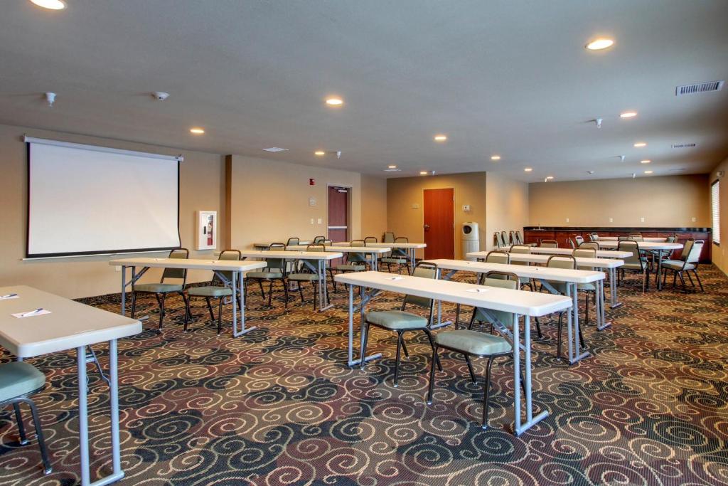 Cobblestone Inn & Suites - Rugby - Image 6