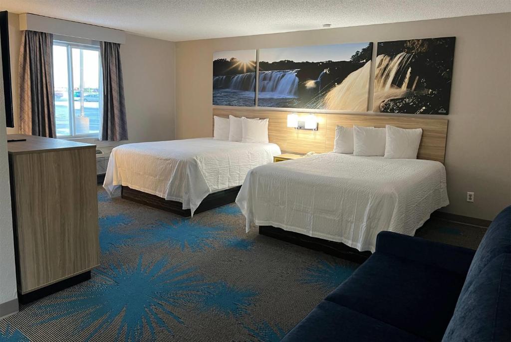 Days Inn by Wyndham Jamestown - Image 6