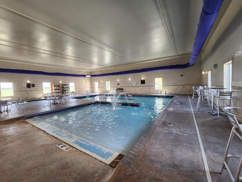 Highland Suites Minot - Image 4
