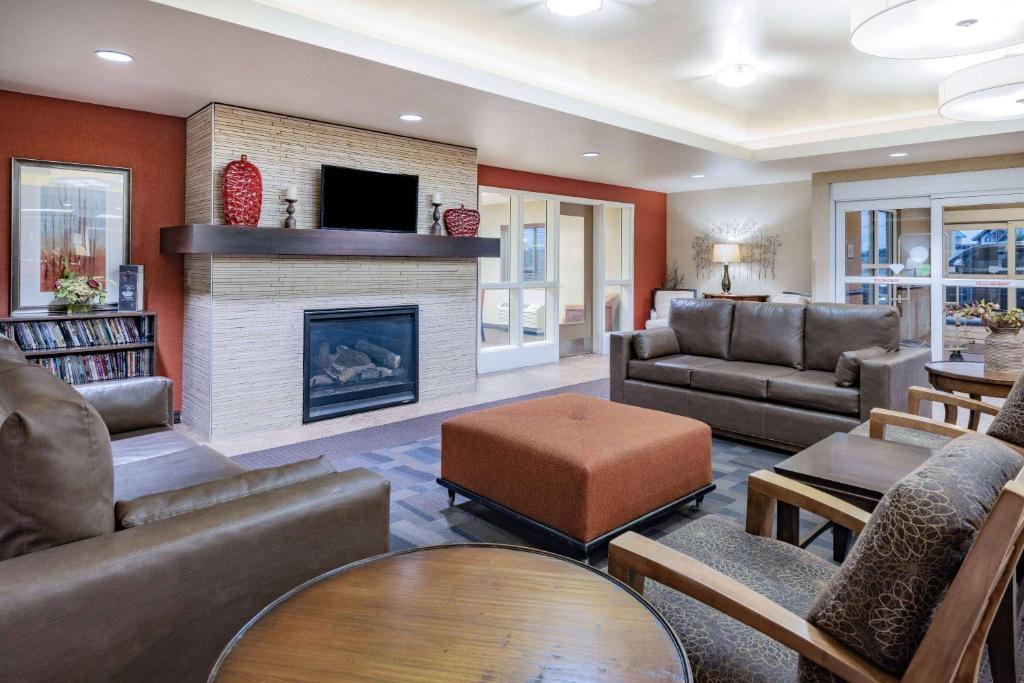 Hawthorn Extended Stay by Wyndham Dickinson - Image 8