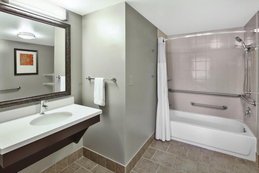 Bathtub - Photo 1