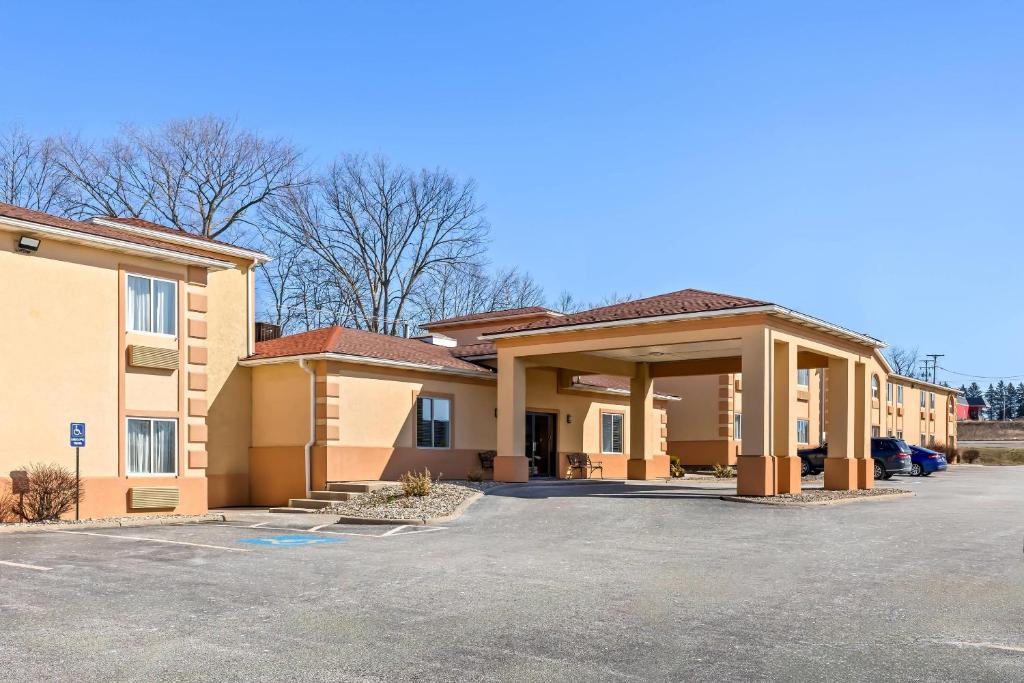 Quality Inn & Suites - Image 6