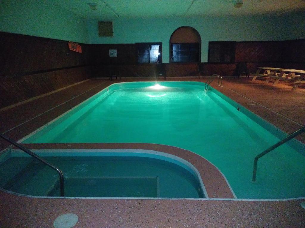 Hot Tub (Jacuzzi) - Photo 1