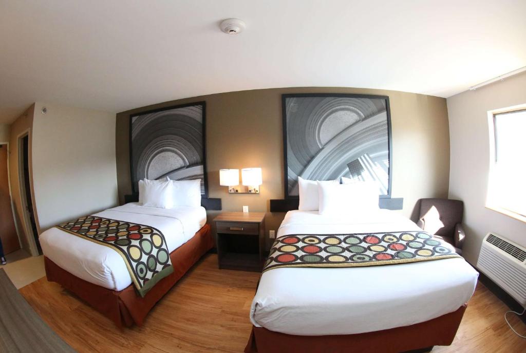 Super 8 by Wyndham Portsmouth - Image 6
