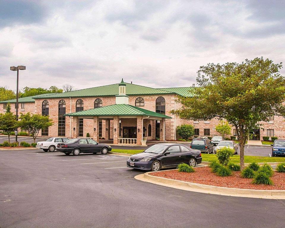 Quality Inn & Suites Cincinnati I-275 - Image 7