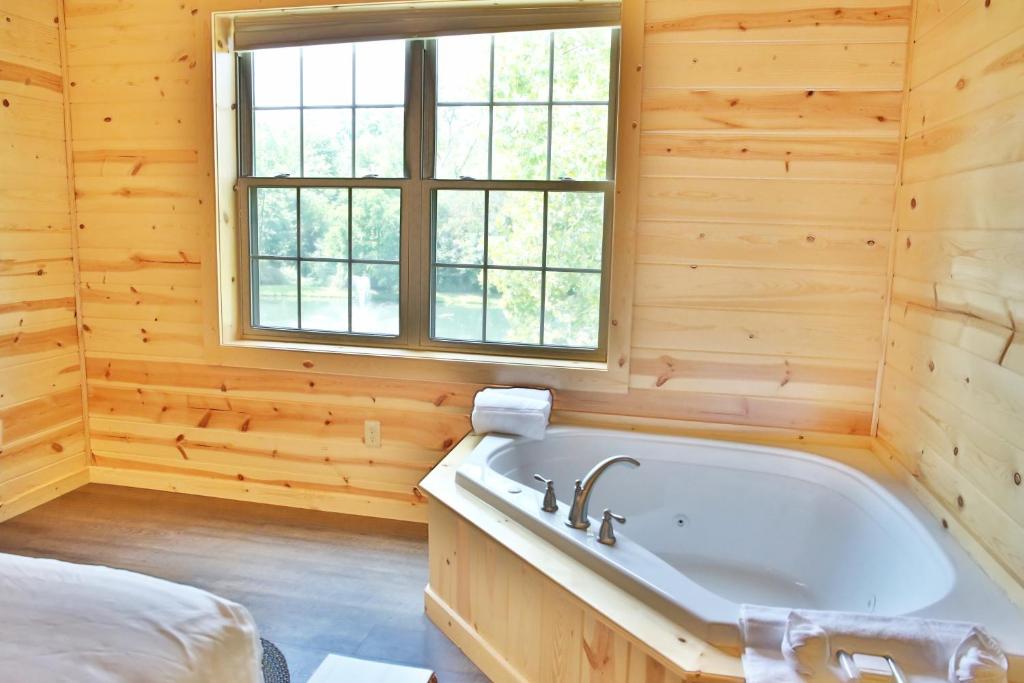 Waterview Lodge by Amish Country Lodging - Image 8