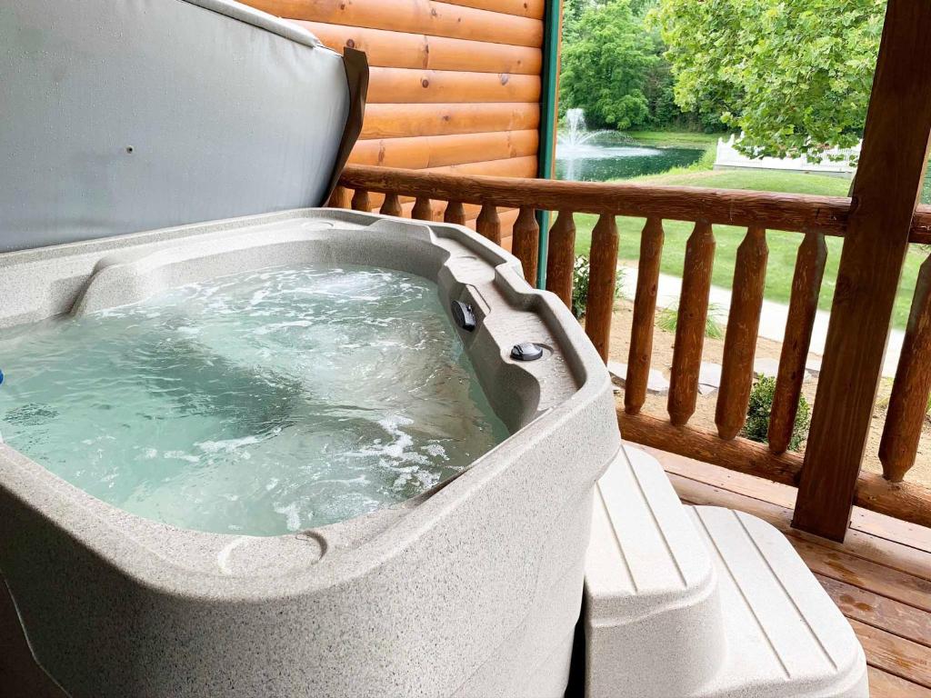 Hot Tub (Jacuzzi) - Photo 4