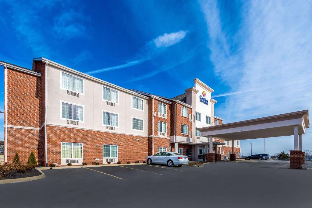 Comfort Inn & Suites Dayton North - Image 7