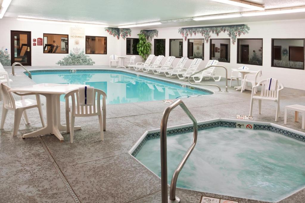 Hot Tub (Jacuzzi) - Photo 1