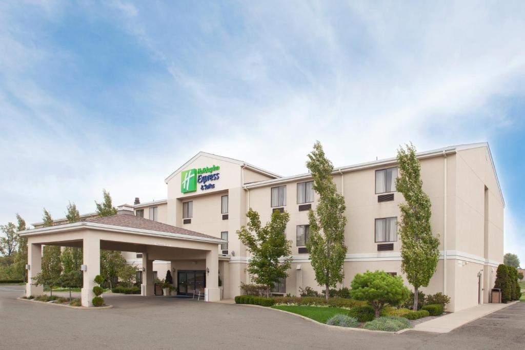 Holiday Inn Express & Suites Alliance by IHG - Image 6