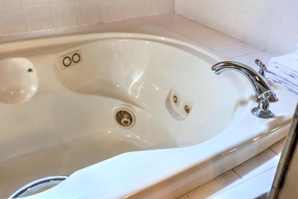 Whirlpool - Photo 1