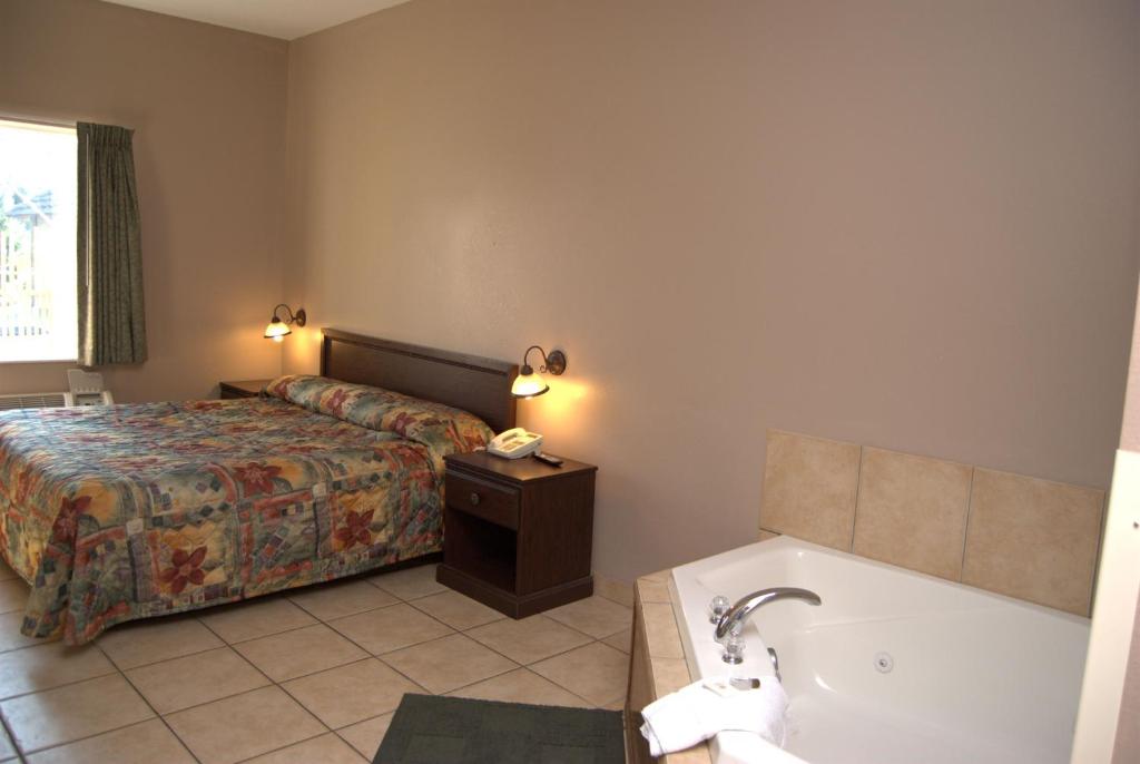 Hot Tub (Jacuzzi) - Photo 7