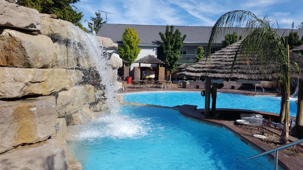 Hot Tub (Jacuzzi) - Photo 1