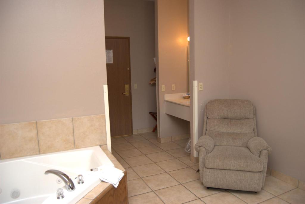 Hot Tub (Jacuzzi) - Photo 6
