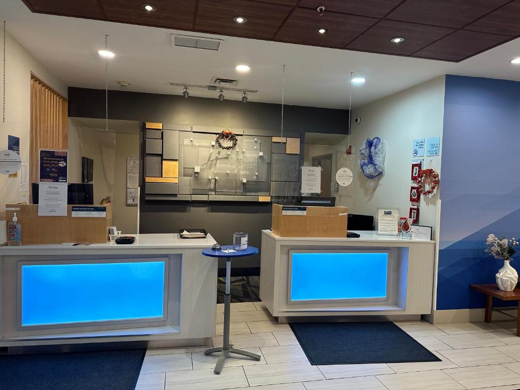 Holiday Inn Express Hotel & Suites Bryan-Montpelier by IHG - Image 4