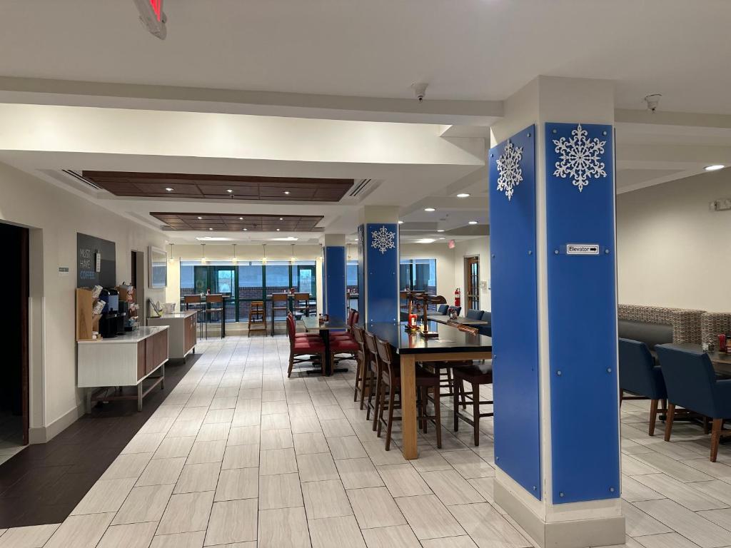 Holiday Inn Express Hotel & Suites Bryan-Montpelier by IHG - Image 8