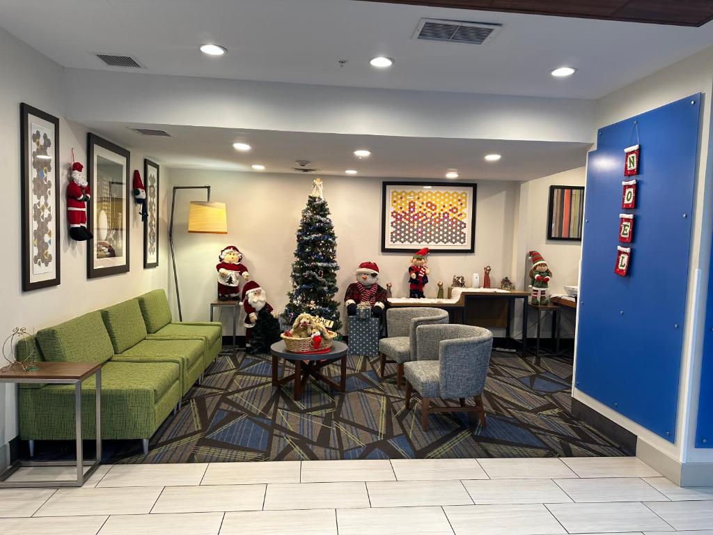 Holiday Inn Express Hotel & Suites Bryan-Montpelier by IHG - Image 5