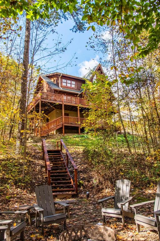 Creekwood Chalet - Hocking Hills with Hot Tub and Near Hiking - Image 5