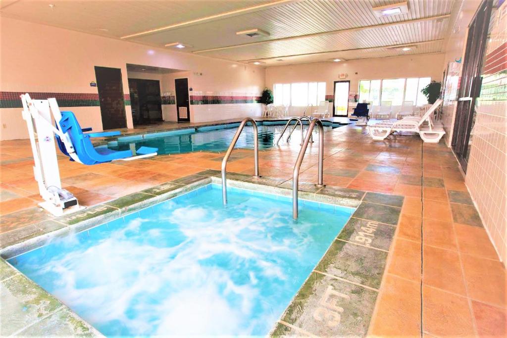 Hot Tub (Jacuzzi) - Photo 2