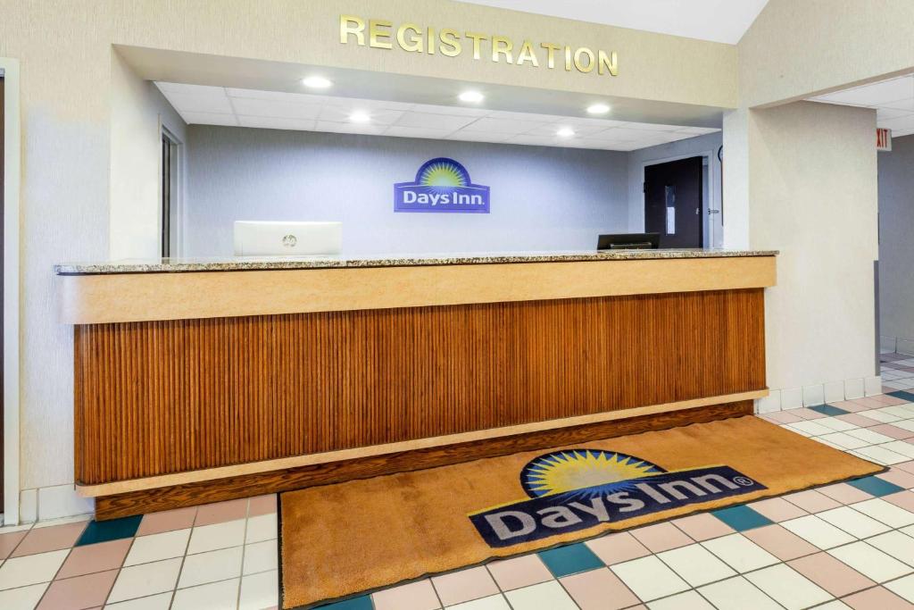 Days Inn by Wyndham Milan Sandusky South - Image 7