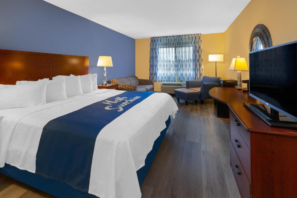 Days Inn by Wyndham Milan Sandusky South - Image 5