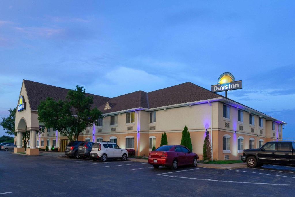 Days Inn by Wyndham Milan Sandusky South - Image 6