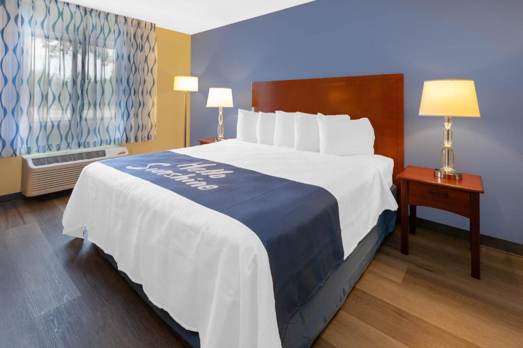 Days Inn by Wyndham Milan Sandusky South - Image 8