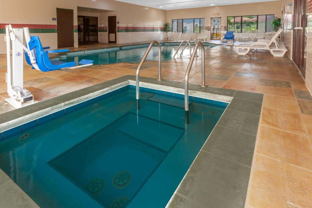 Hot Tub (Jacuzzi) - Photo 1