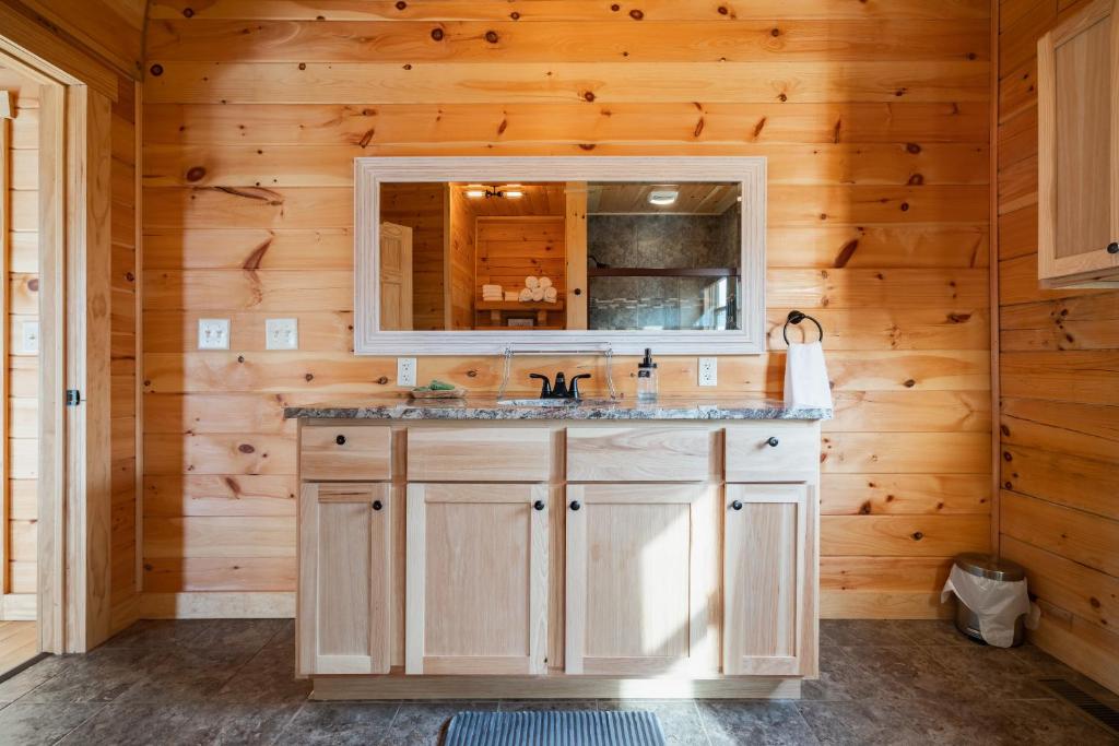 Family Friendly ~ Hocking Hills Cabin ~ Close to Caves, w/Wifi - Image 8